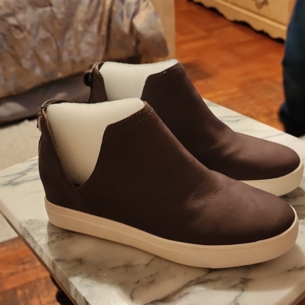 Leather  skip on booties